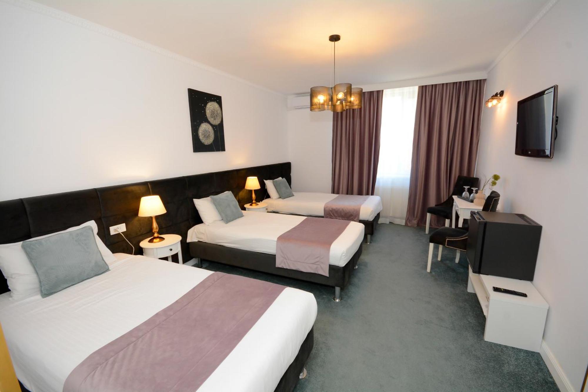 Hotel Andre'S Craiova Ngoại thất bức ảnh