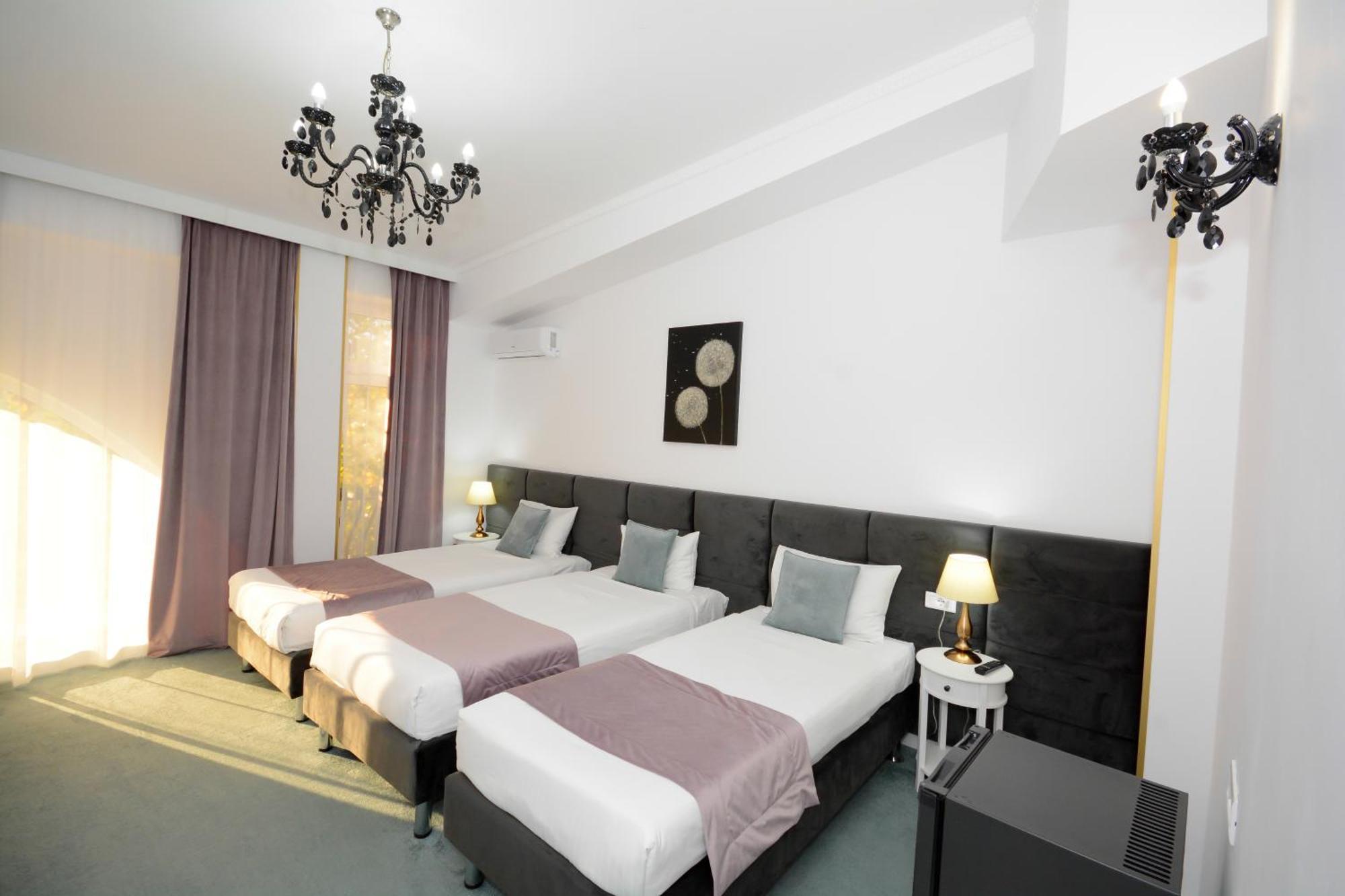 Hotel Andre'S Craiova Ngoại thất bức ảnh