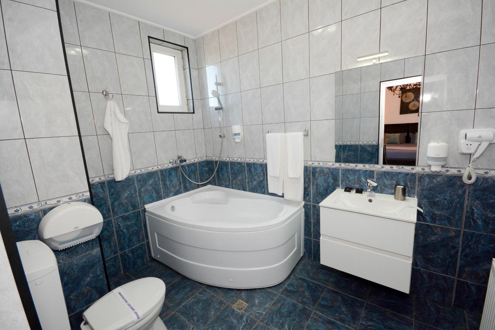 Hotel Andre'S Craiova Ngoại thất bức ảnh