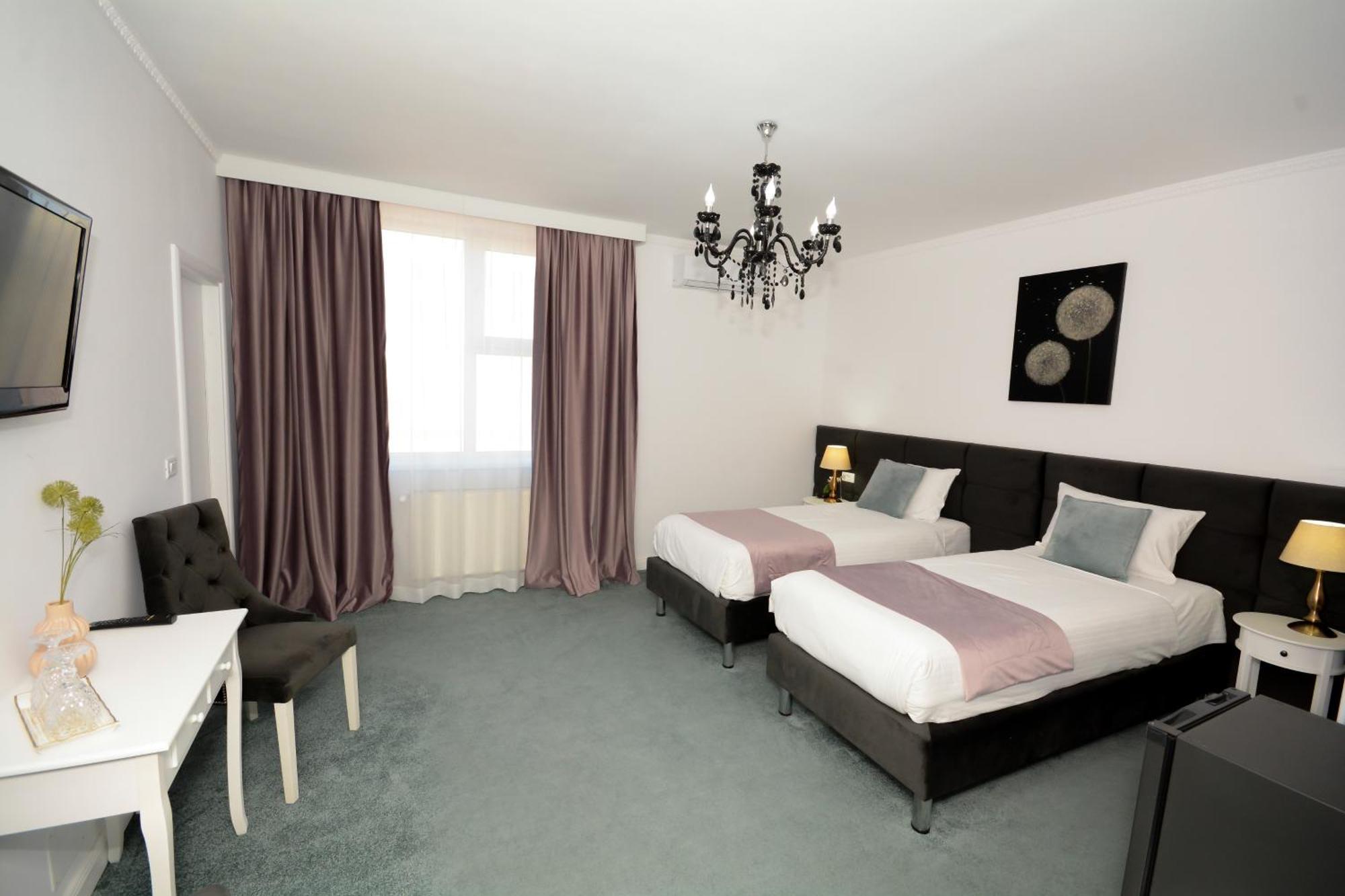 Hotel Andre'S Craiova Ngoại thất bức ảnh