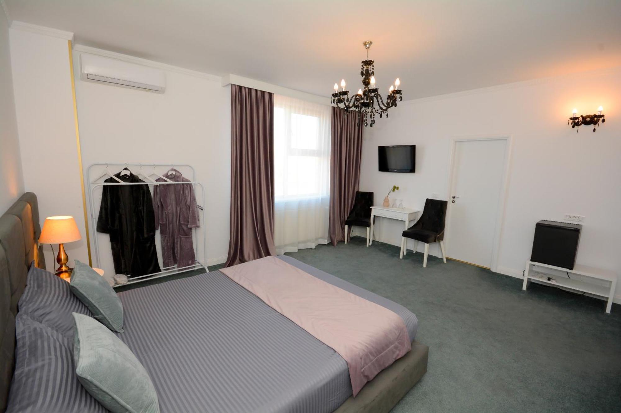 Hotel Andre'S Craiova Ngoại thất bức ảnh
