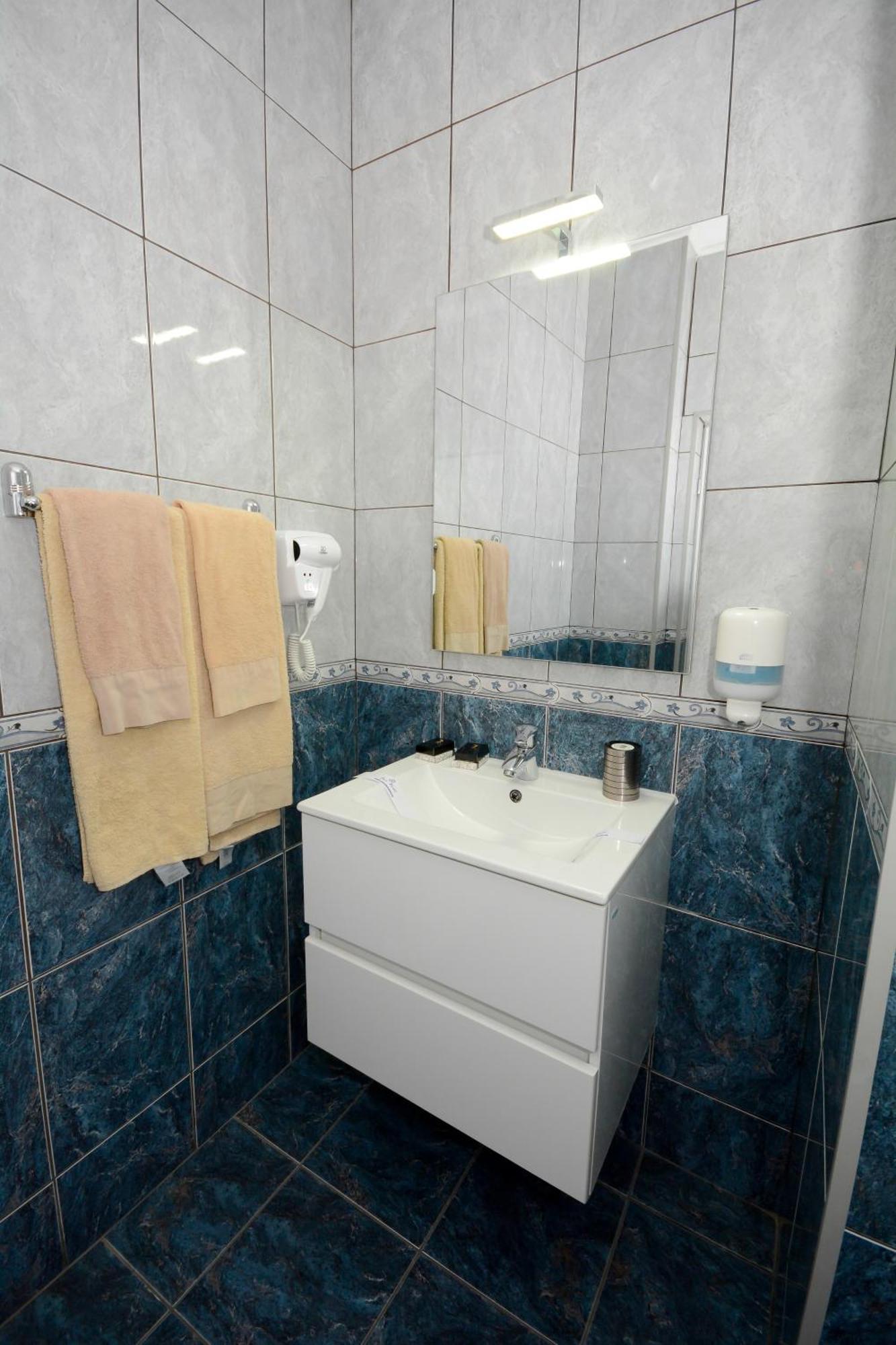Hotel Andre'S Craiova Ngoại thất bức ảnh