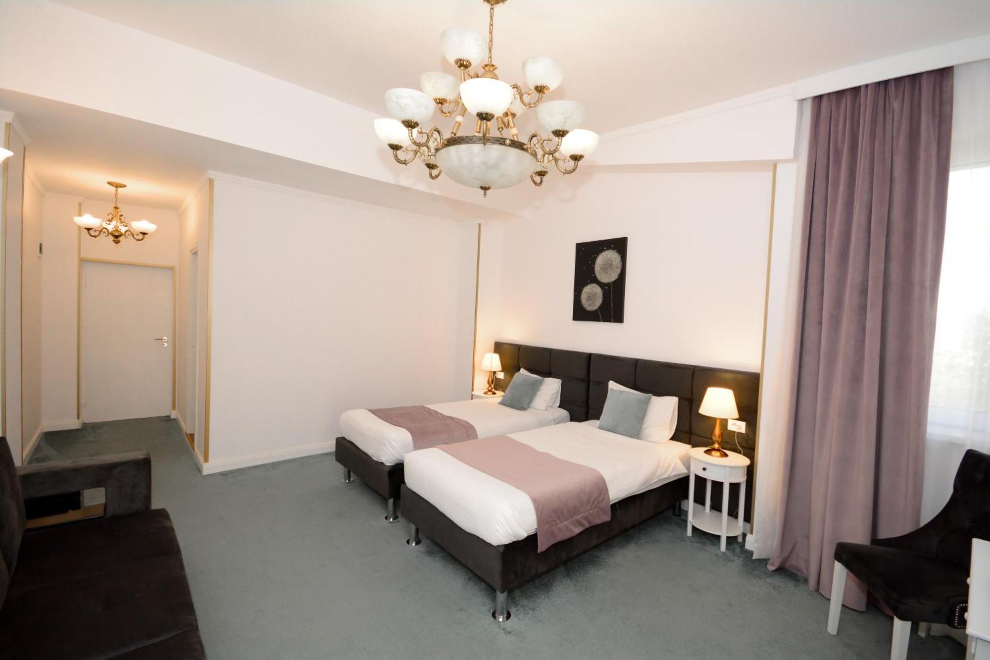 Hotel Andre'S Craiova Ngoại thất bức ảnh