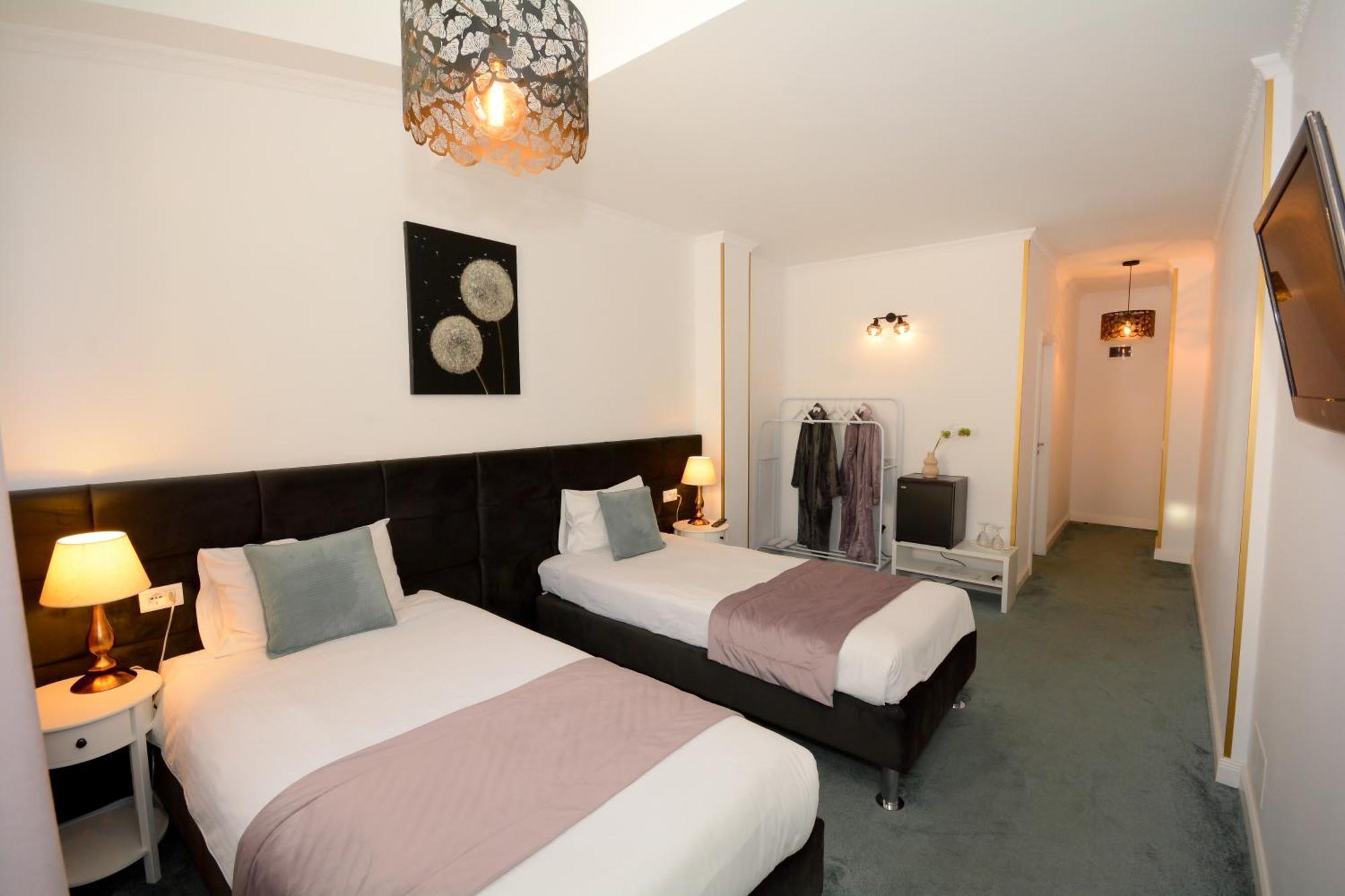 Hotel Andre'S Craiova Ngoại thất bức ảnh