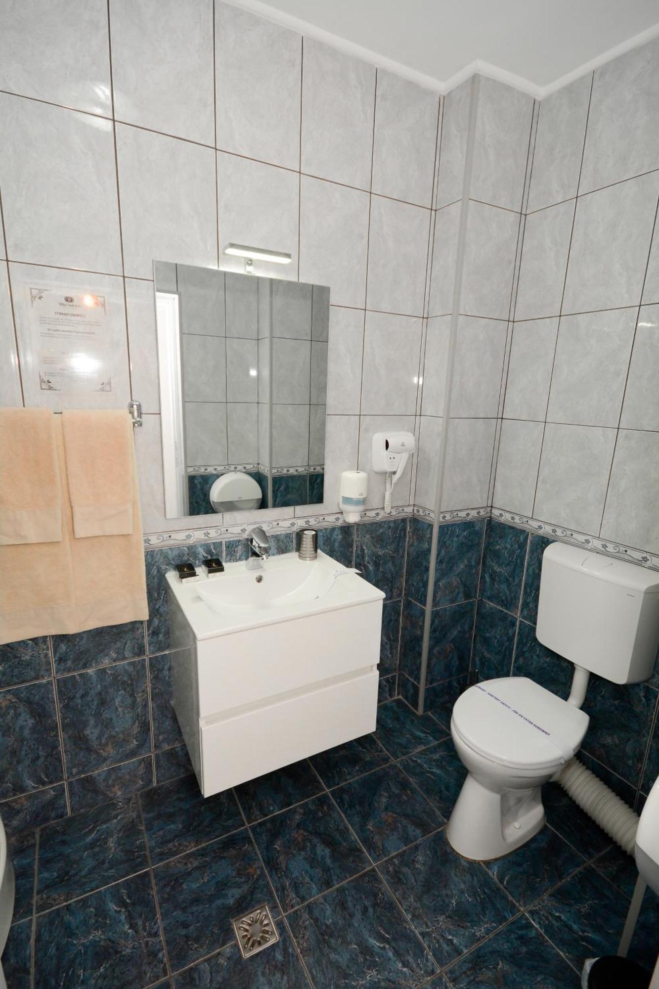 Hotel Andre'S Craiova Ngoại thất bức ảnh