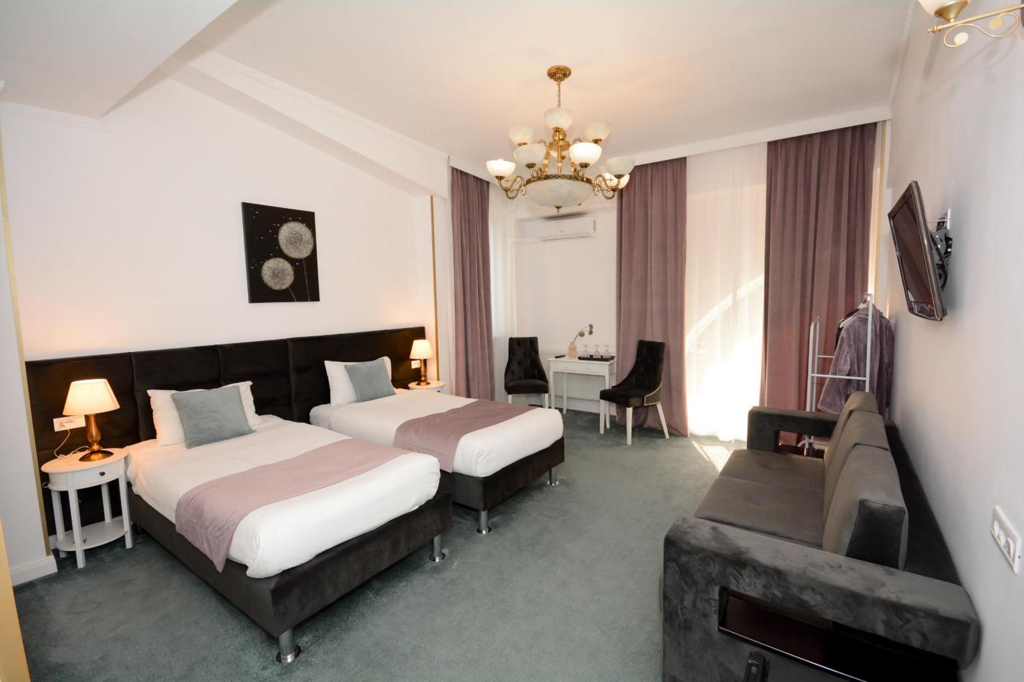 Hotel Andre'S Craiova Ngoại thất bức ảnh