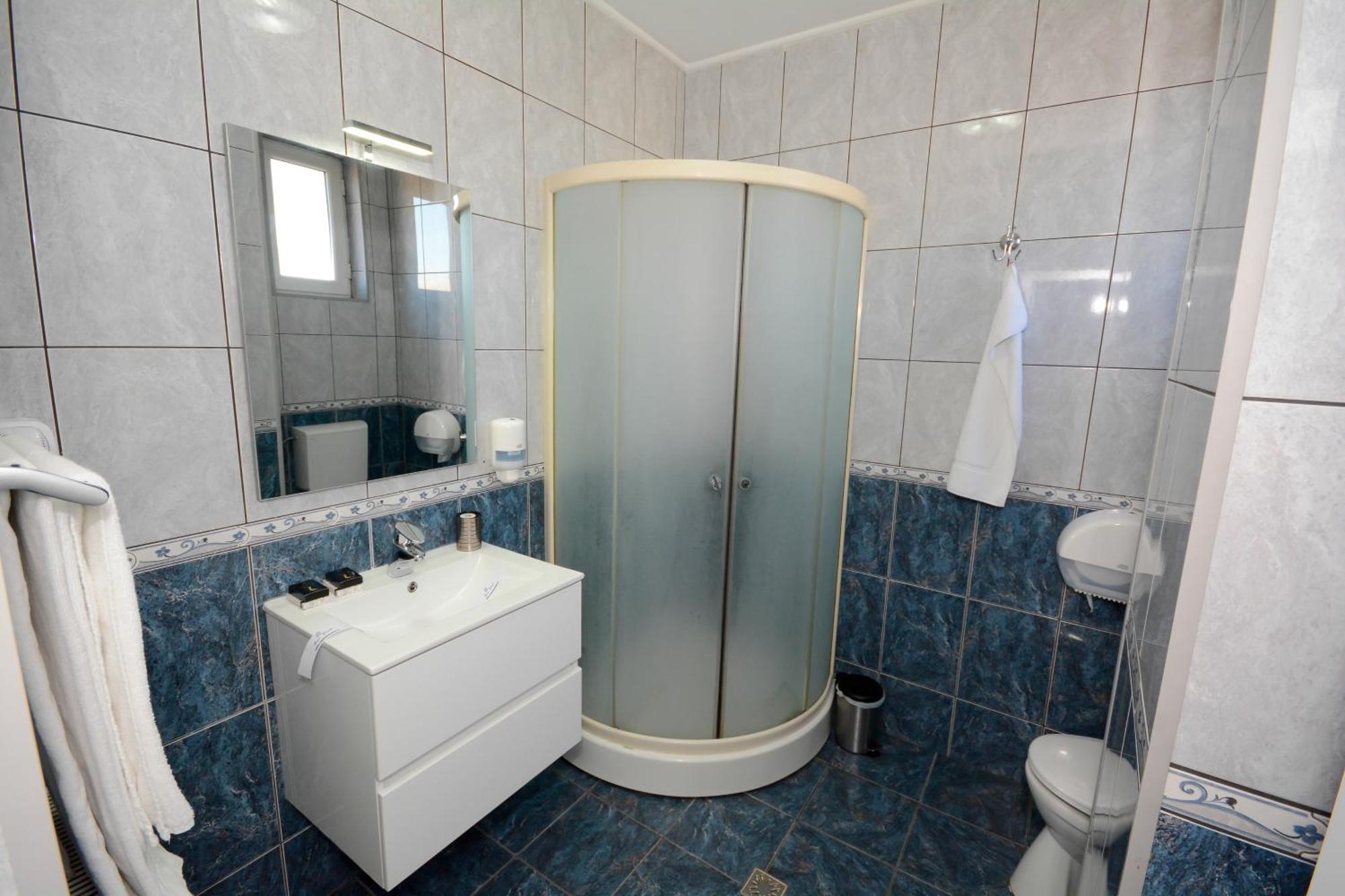 Hotel Andre'S Craiova Ngoại thất bức ảnh