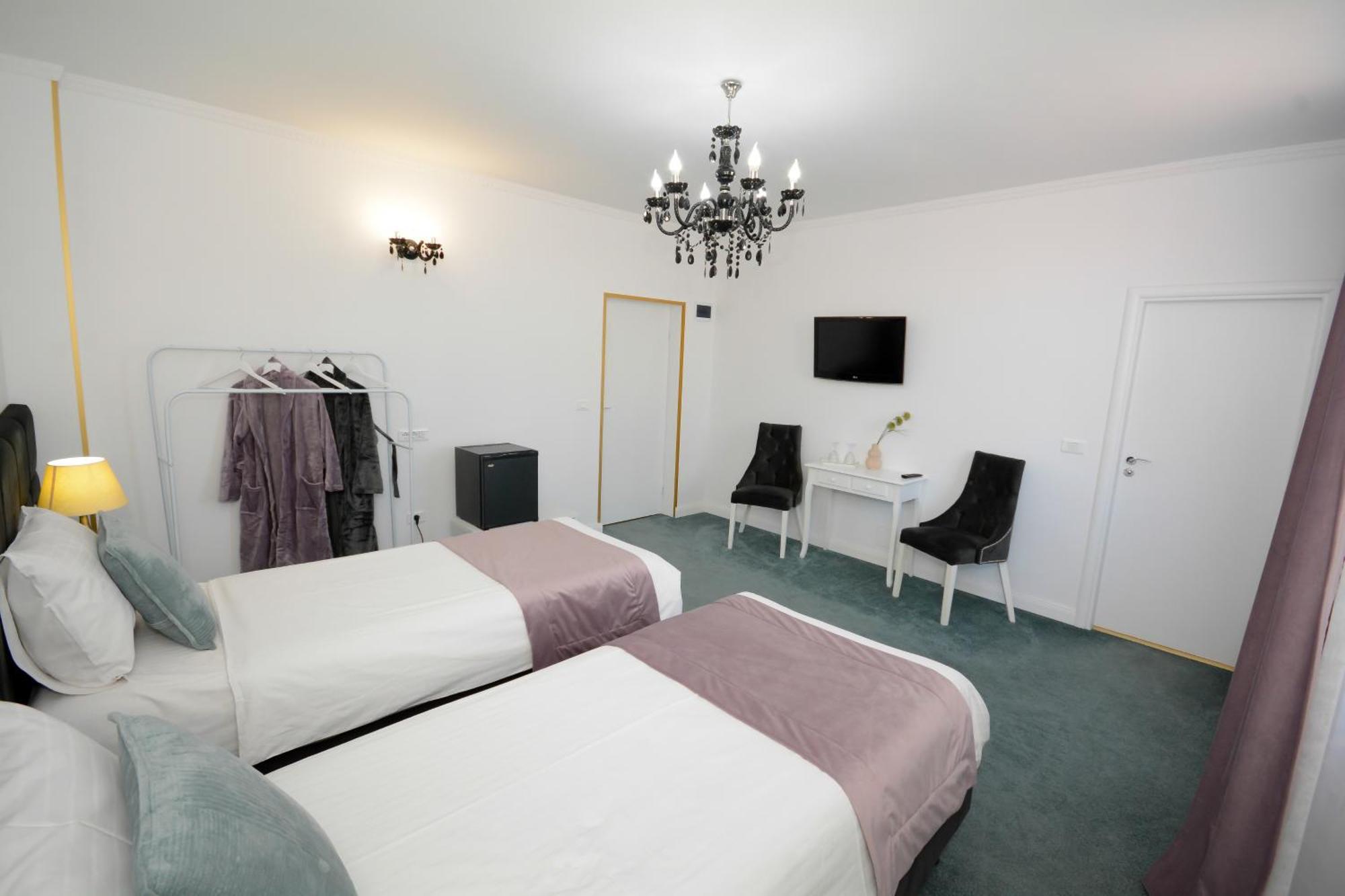 Hotel Andre'S Craiova Ngoại thất bức ảnh