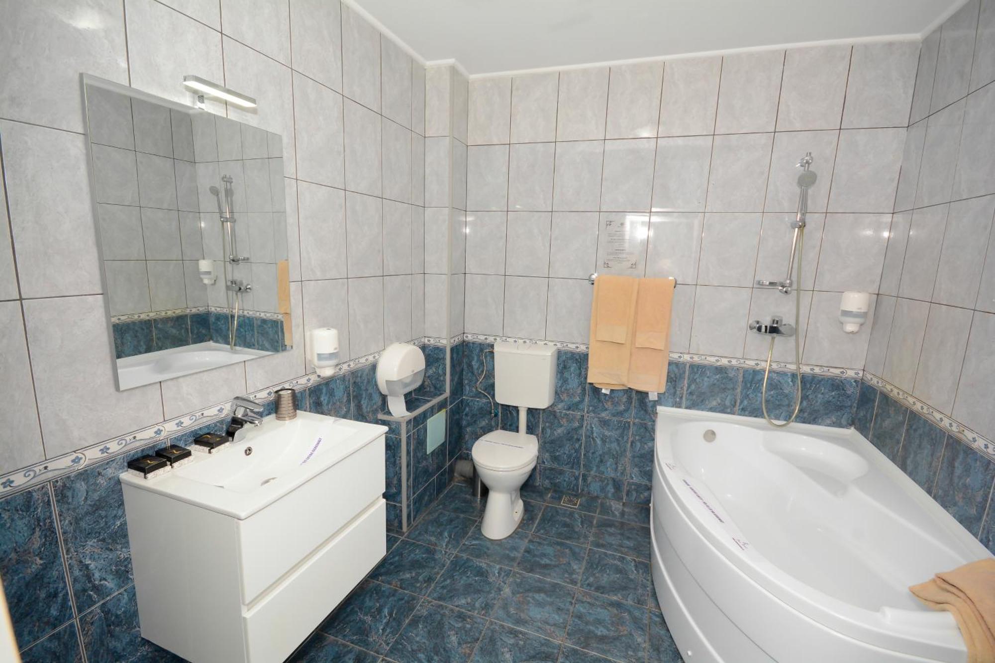 Hotel Andre'S Craiova Ngoại thất bức ảnh
