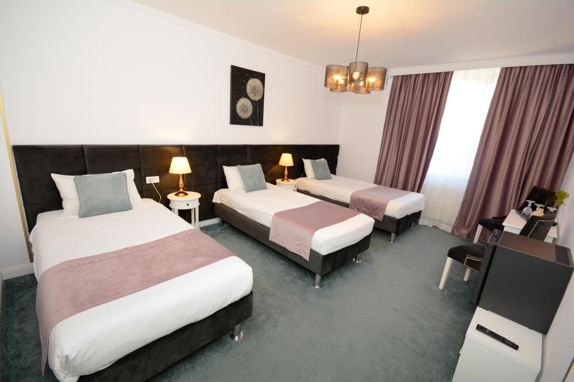 Hotel Andre'S Craiova Ngoại thất bức ảnh