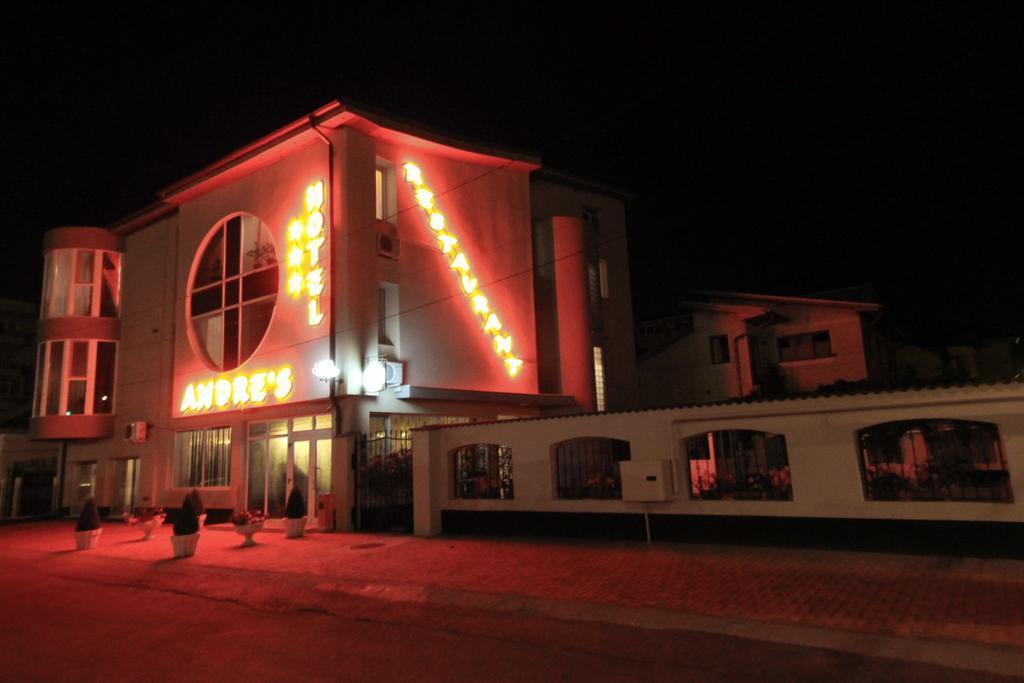 Hotel Andre'S Craiova Ngoại thất bức ảnh