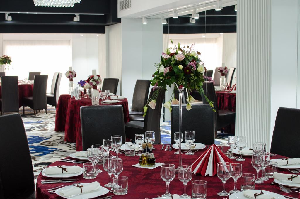 Hotel Andre'S Craiova Ngoại thất bức ảnh